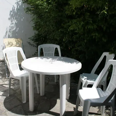 Maison Avec Courette A 450m De La Et Proche Commerces - Equipee - Fr-1-22-176 *