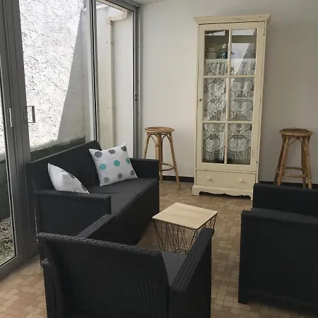Maison Avec Courette A 450m De La Et Proche Commerces - Equipee - Fr-1-22-176 Holiday home *